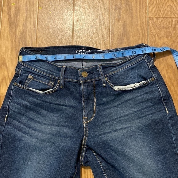 Levi Strauss Women’s Signature Curvy Skinny Jeans  (Size W28 x L32) - Picture 8 of 10